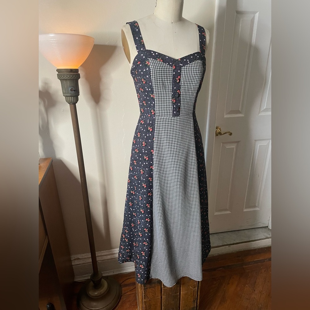 ModCloth // gingham & floral head turner // size small